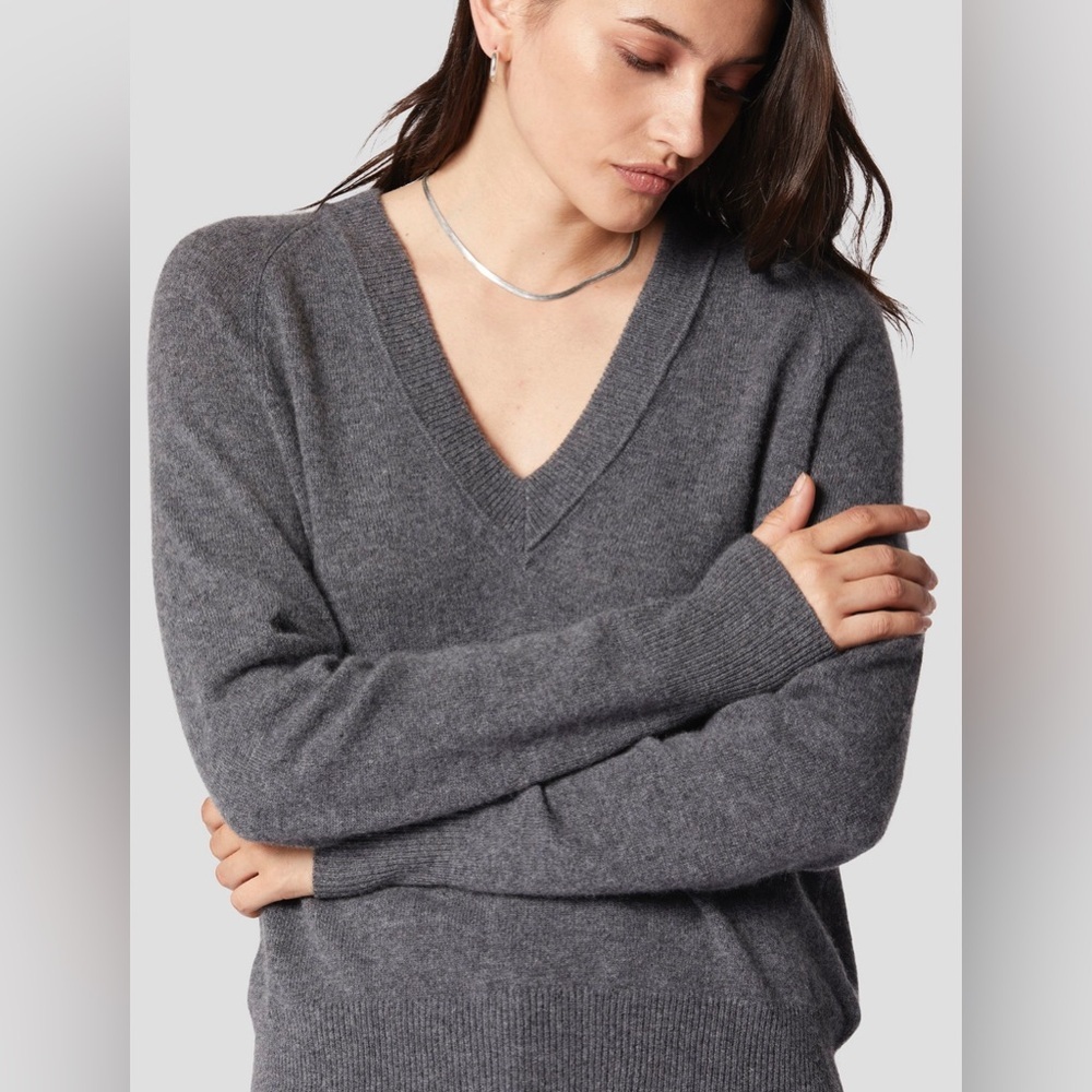 Equipment NWT Women’s Madalene 100 % Cashmere Luxury Pull-Over Sweater Size L - Picture 2 of 11